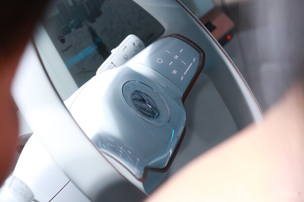 Volkswagen BUDD-e (2016)