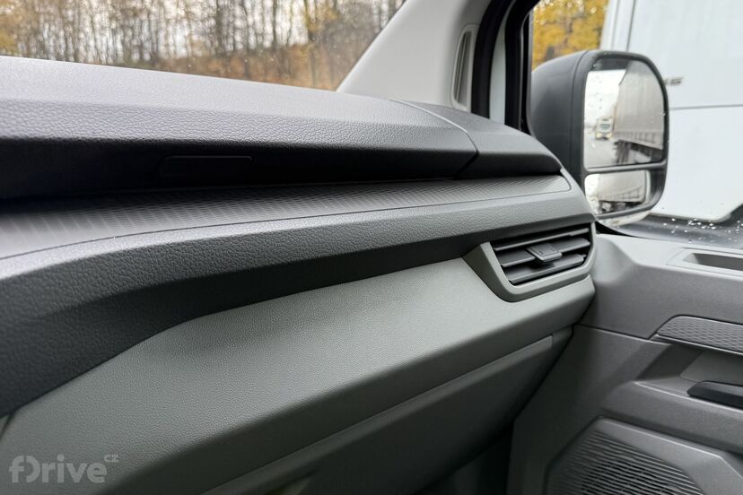 Volkswagen e-Caravelle (2024)