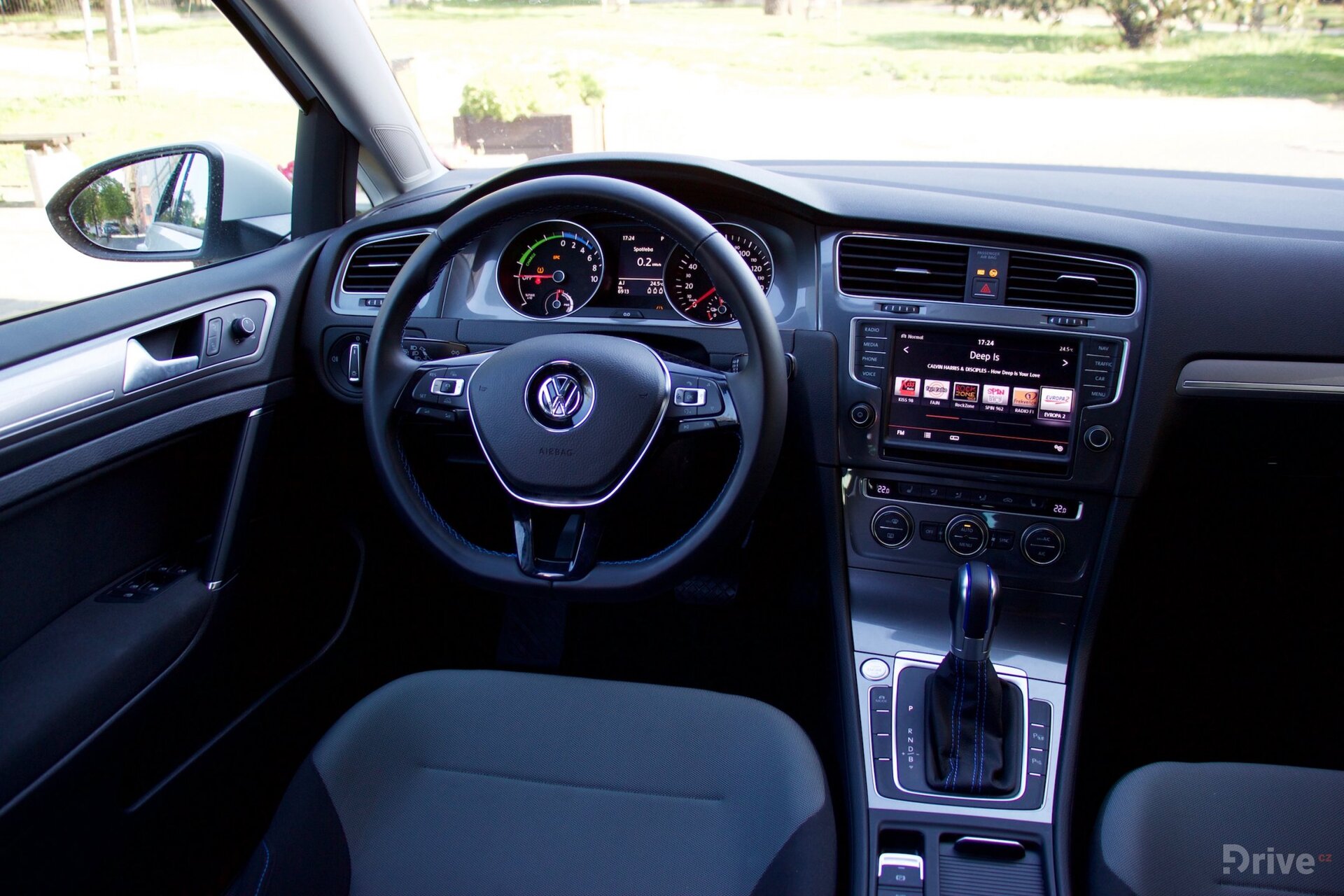 Volkswagen e-Golf (2015)