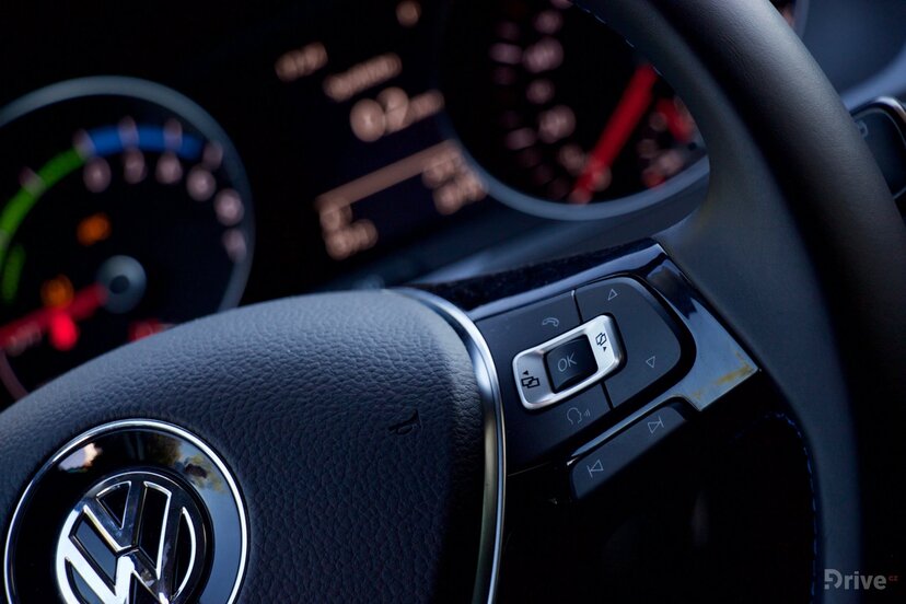 Volkswagen e-Golf (2015)