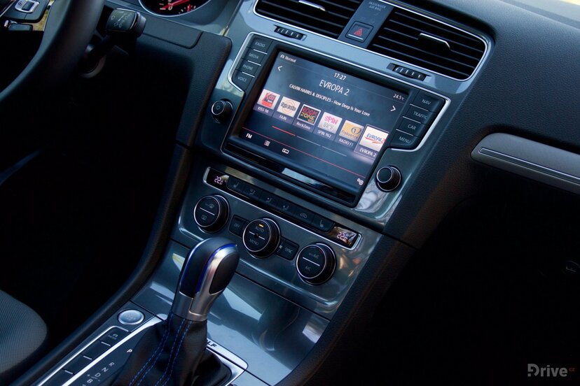 Volkswagen e-Golf (2015)