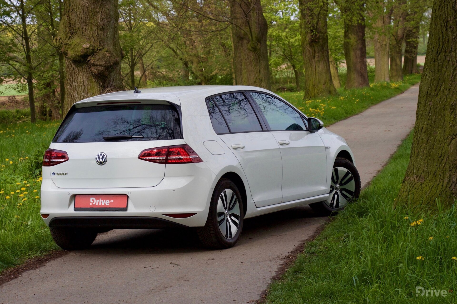Volkswagen e-Golf (2015)