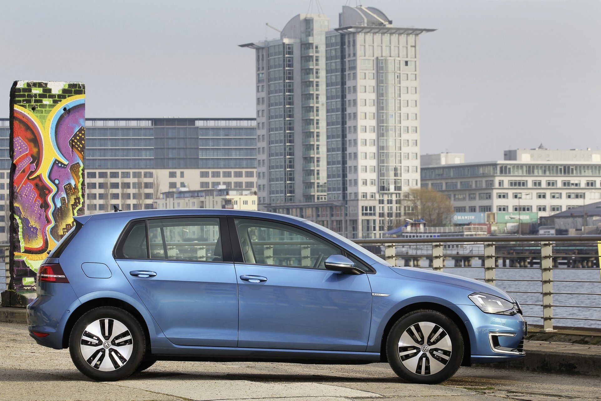 Volkswagen e-Golf (2015)