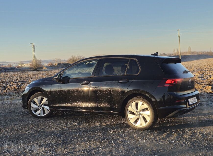 Volkswagen Golf 1.5 eTSI People (2026)