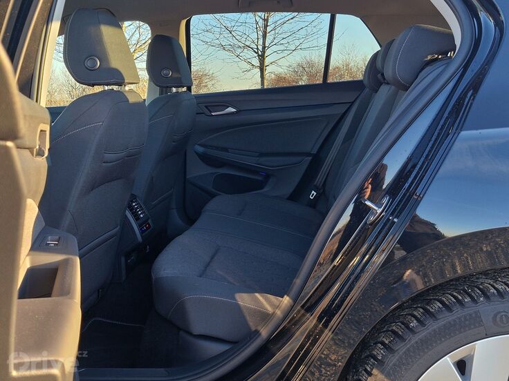 Volkswagen Golf 1.5 eTSI People (2026)