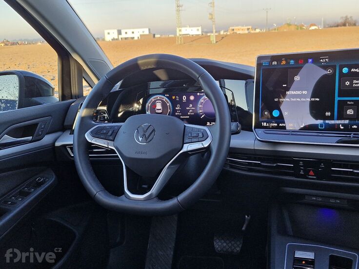 Volkswagen Golf 1.5 eTSI People (2026)