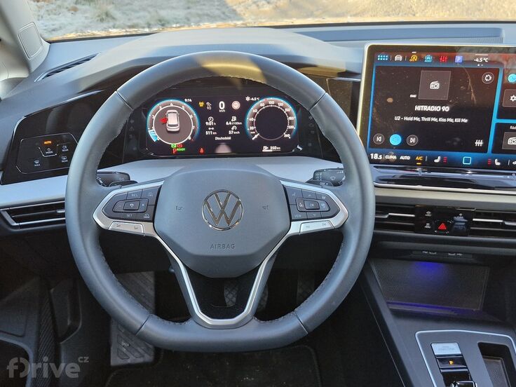 Volkswagen Golf 1.5 eTSI People (2026)