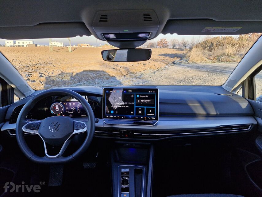 Volkswagen Golf 1.5 eTSI People (2026)