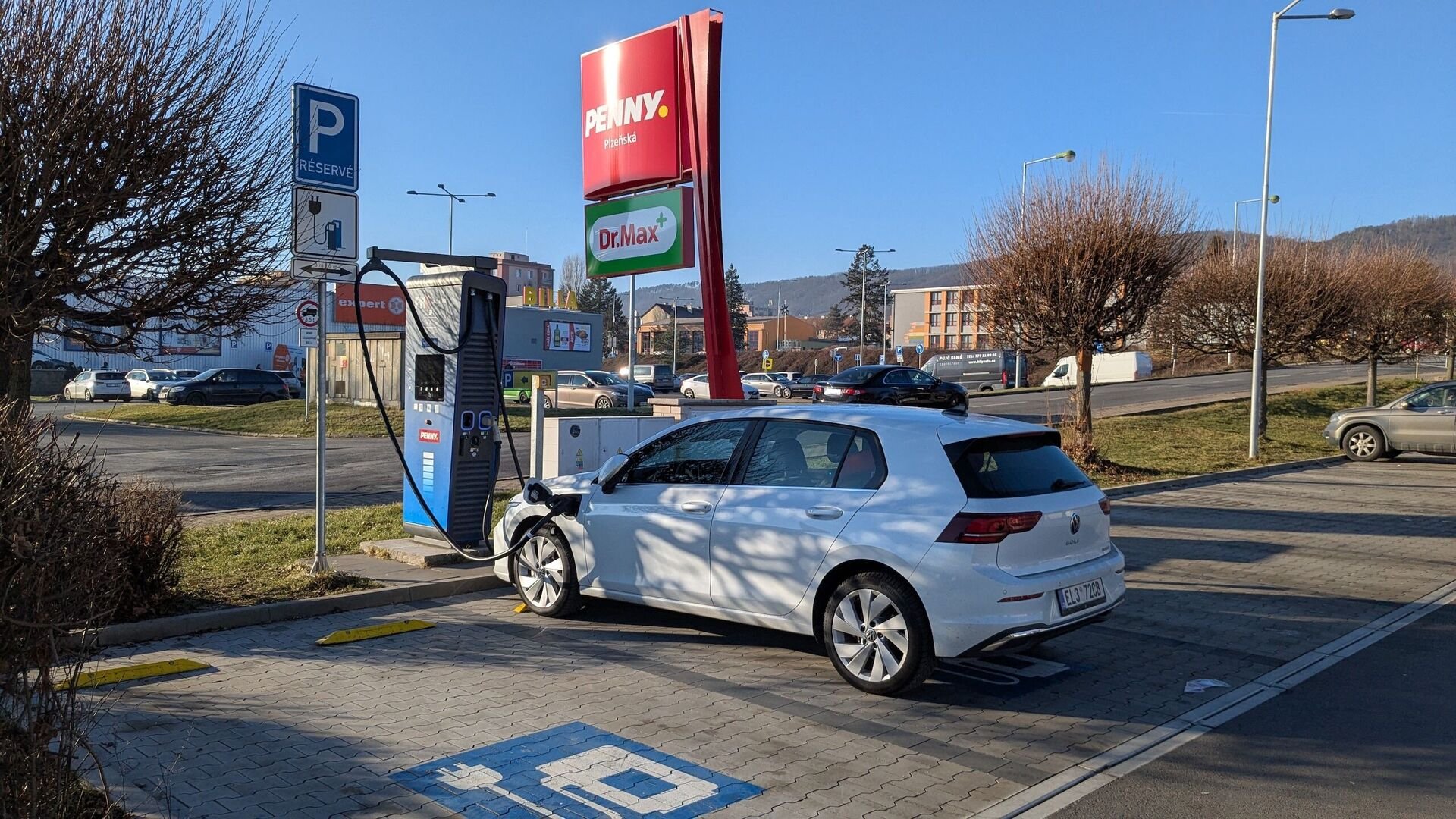 Volkswagen Golf eHybrid (2024)