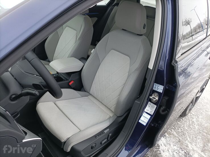 Volkswagen Golf VIII Life 1.0 eTSI DSG