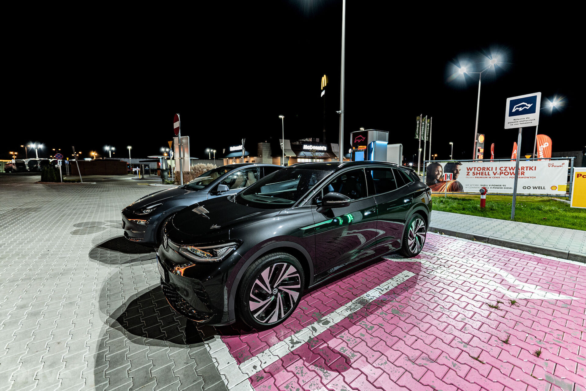 Volkswagen ID.4 - nabíjení u Shell