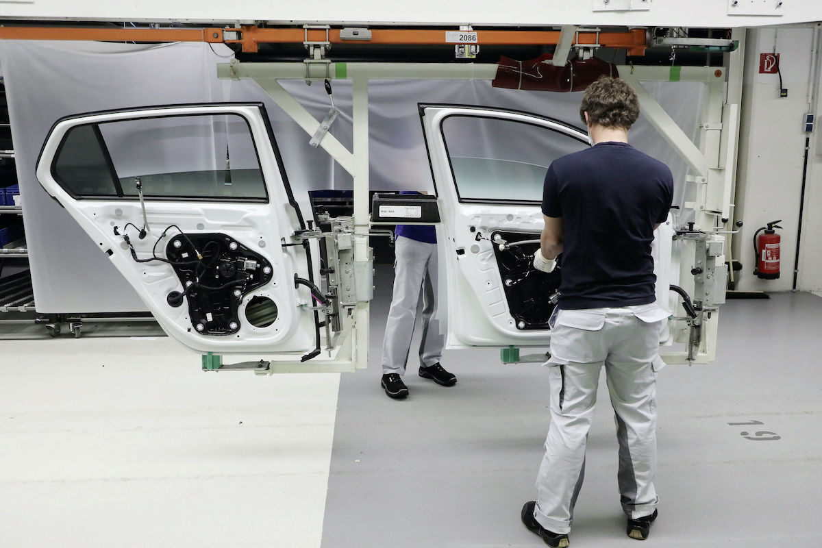 Volkswagen obnovuje výroby svých závodů