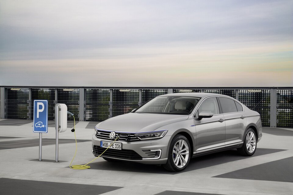 Volkswagen Passat GTE (2015)