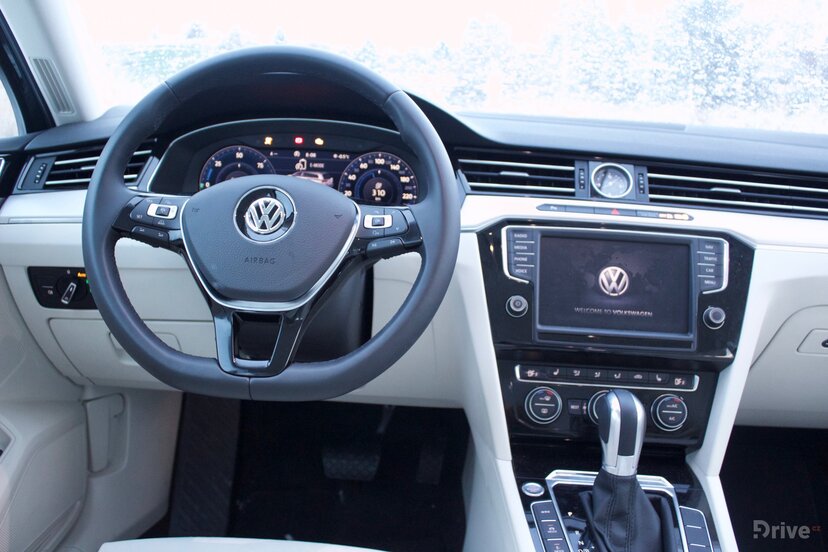 Volkswagen Passat GTE (2015)