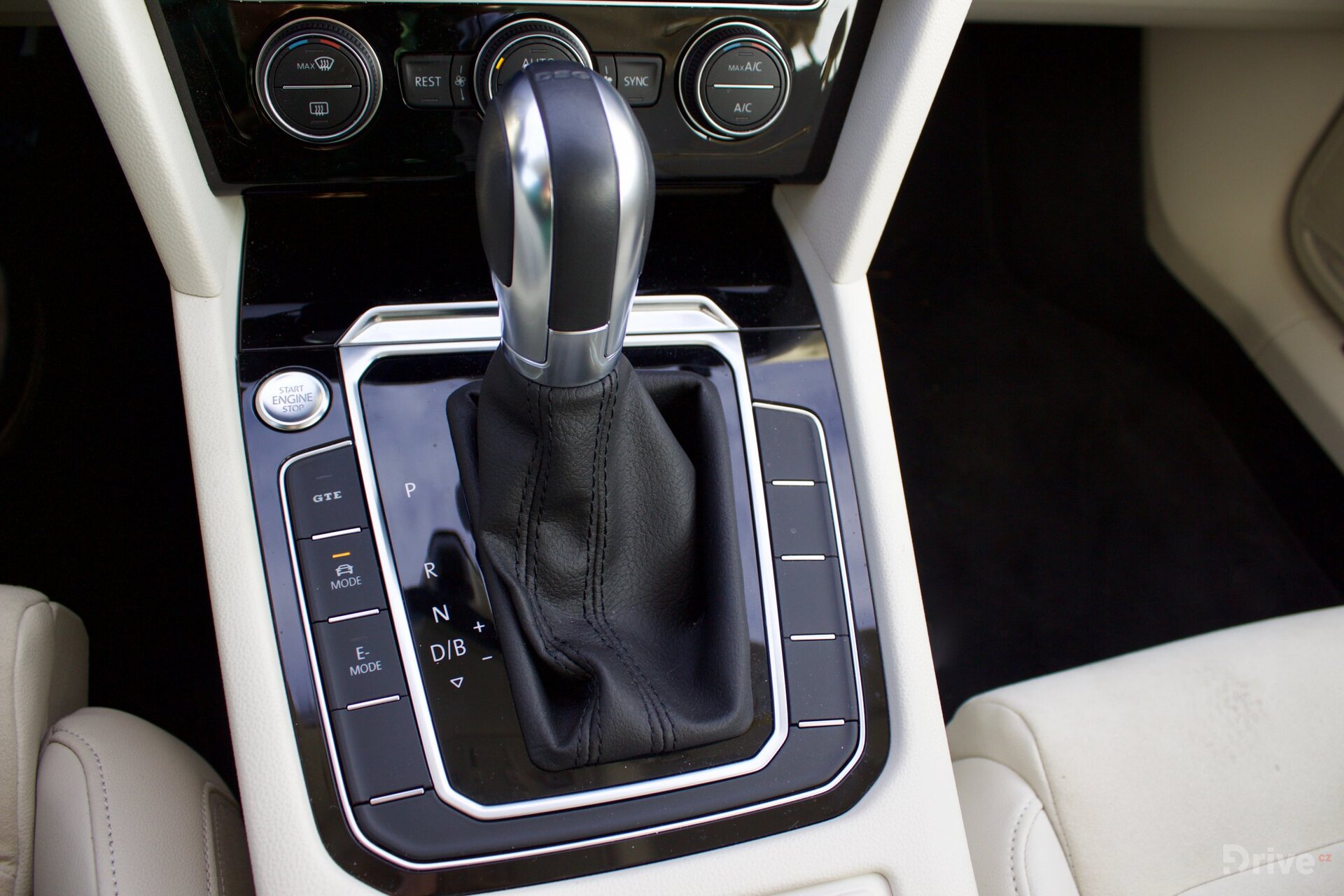 Volkswagen Passat GTE (2015)