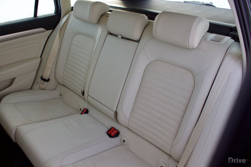 Volkswagen Passat GTE (2015)