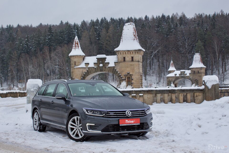 Volkswagen Passat GTE (2015)
