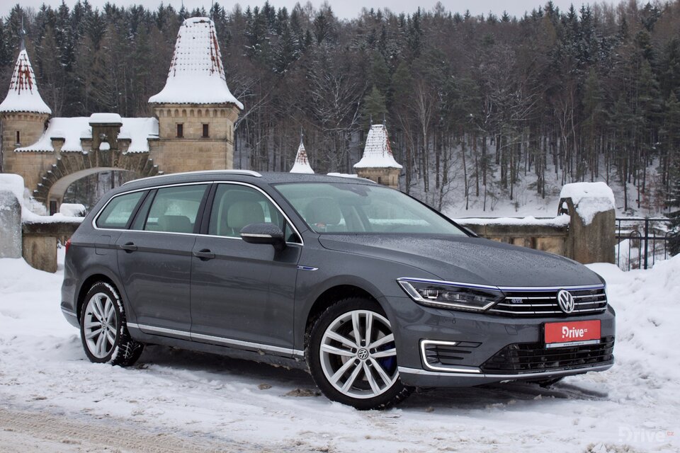 Volkswagen Passat GTE (2015)