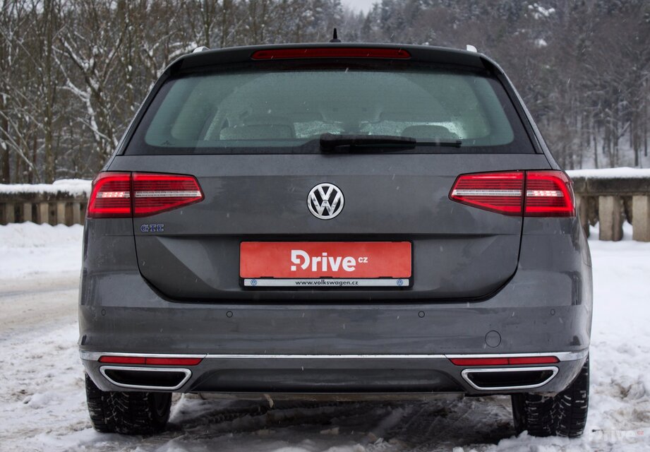 Volkswagen Passat GTE (2015)