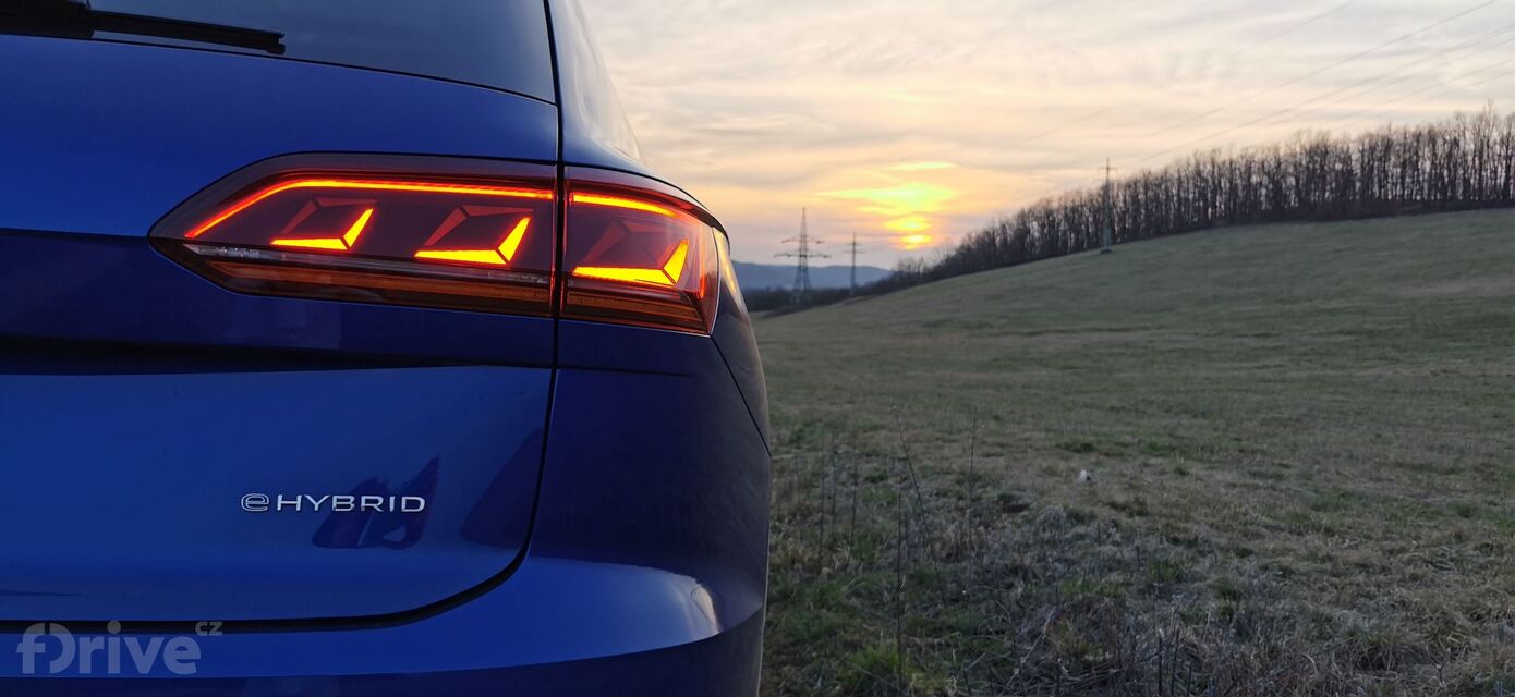 Volkswagen Touareg R (2020)