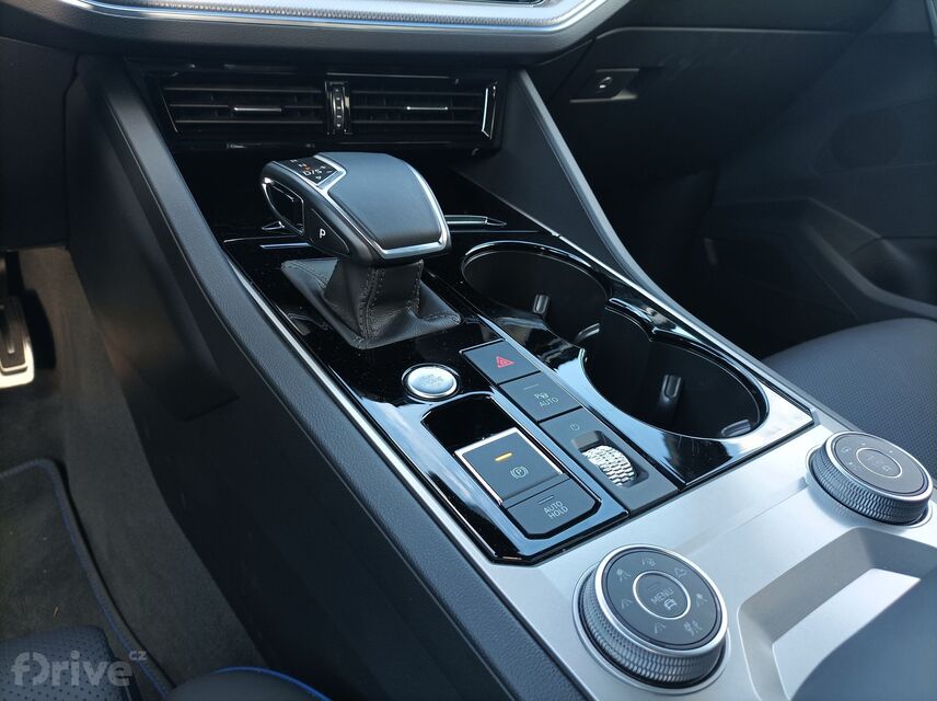 Volkswagen Touareg R (2020)