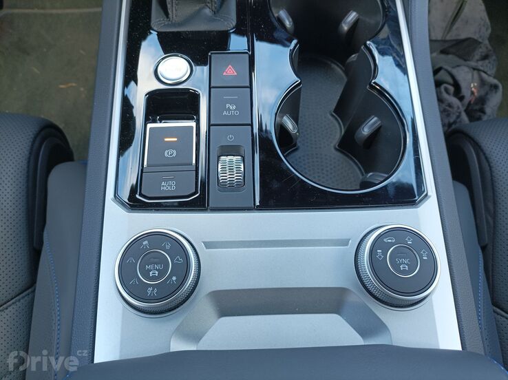 Volkswagen Touareg R (2020)