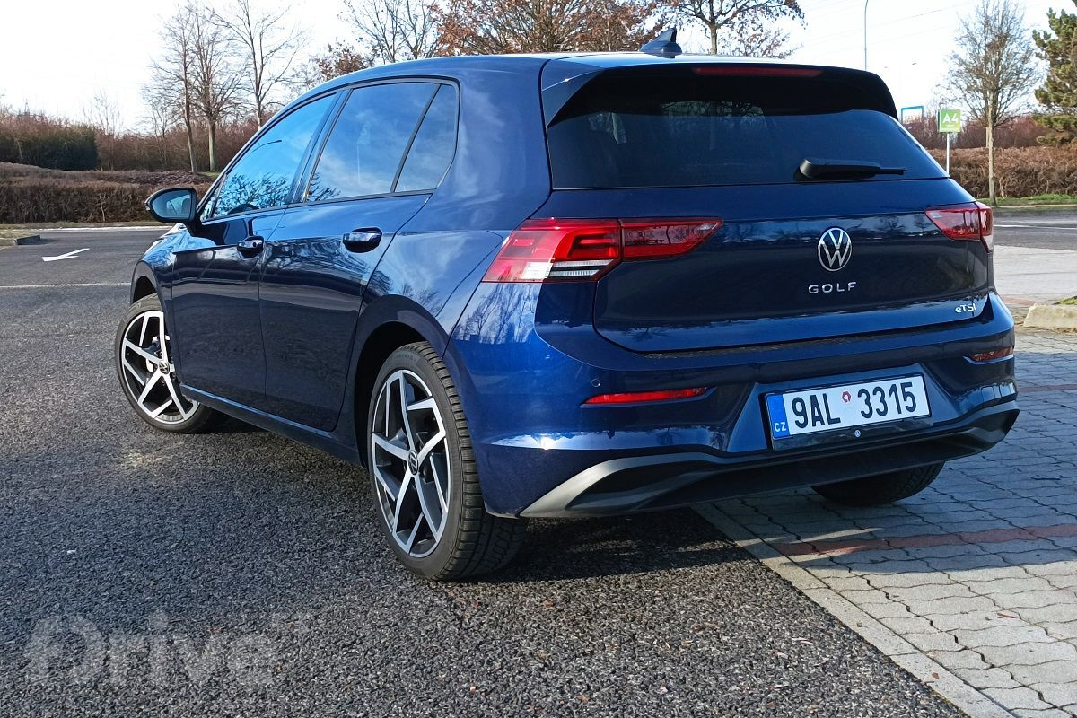 VolkVolkswagen Golf VIII Life 1.0 eTSI DSG