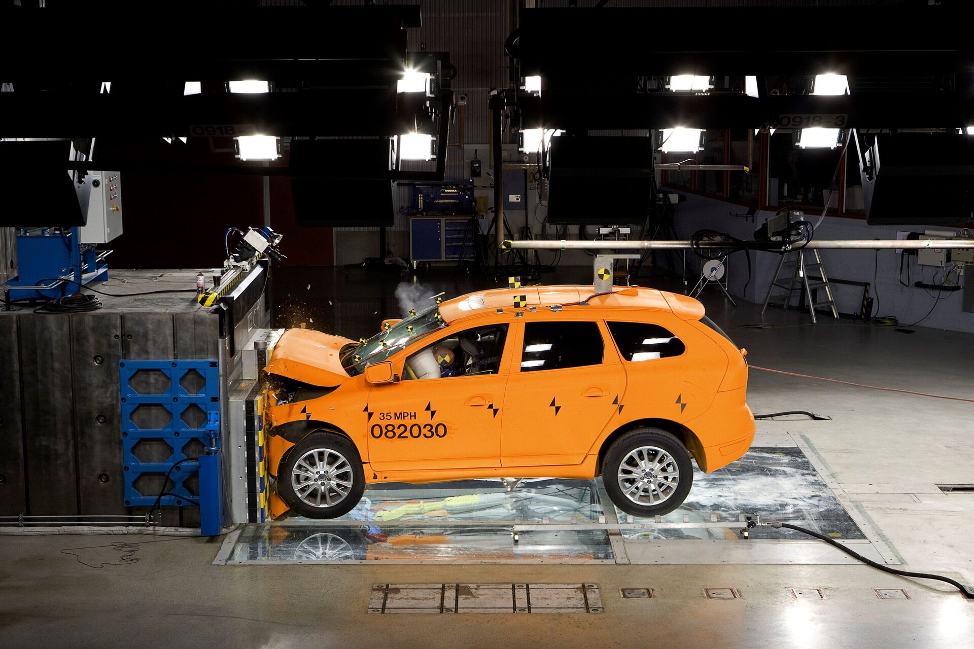 Volvo crash test laboratoř