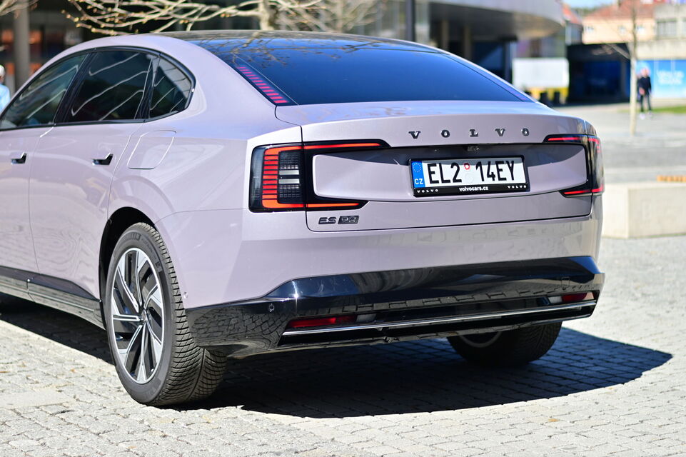 Volvo ES90