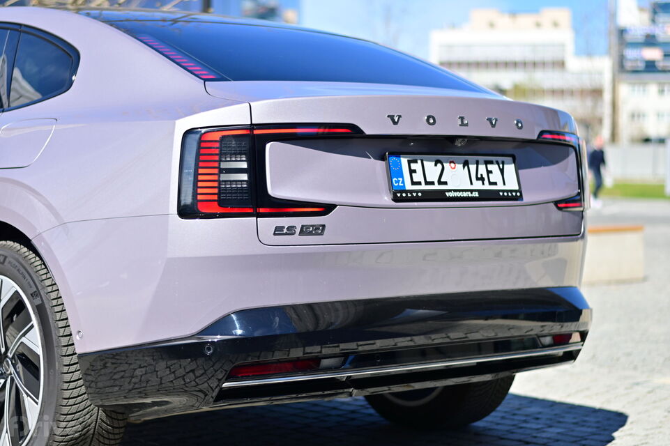 Volvo ES90