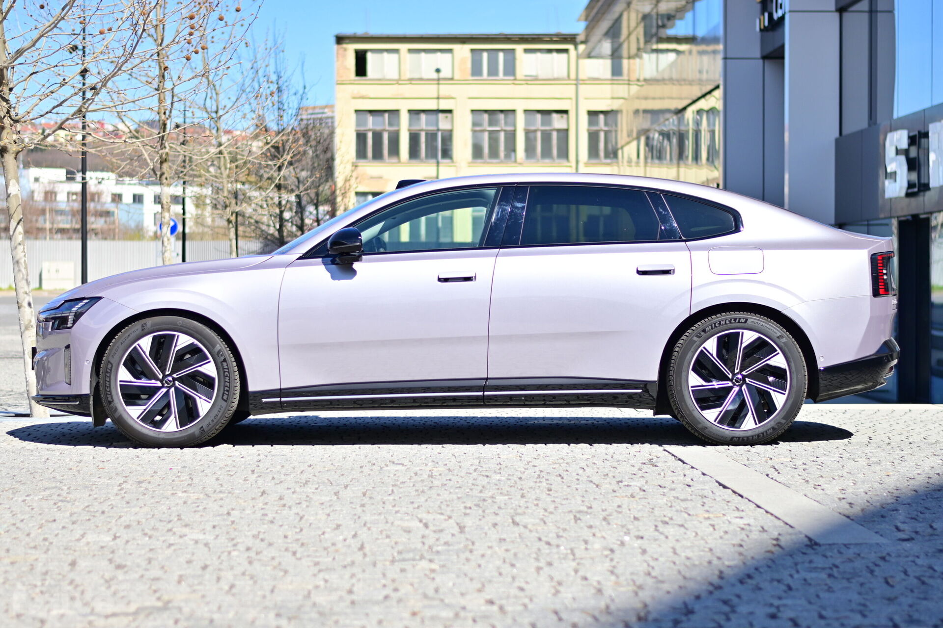 Volvo ES90
