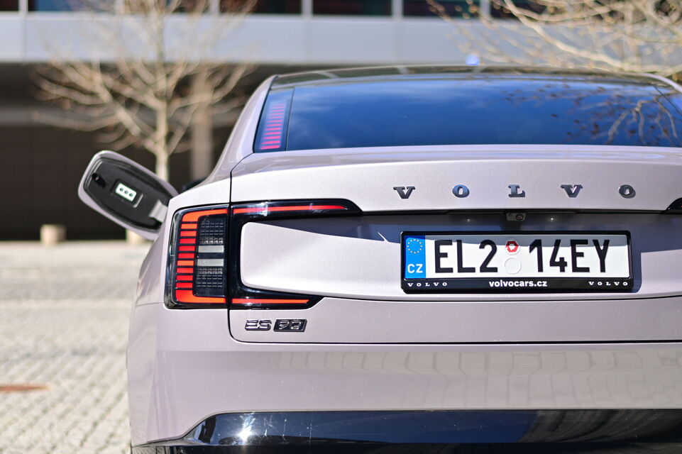 Volvo ES90