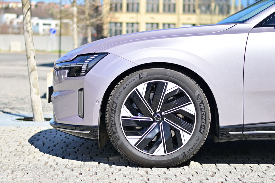 Volvo ES90