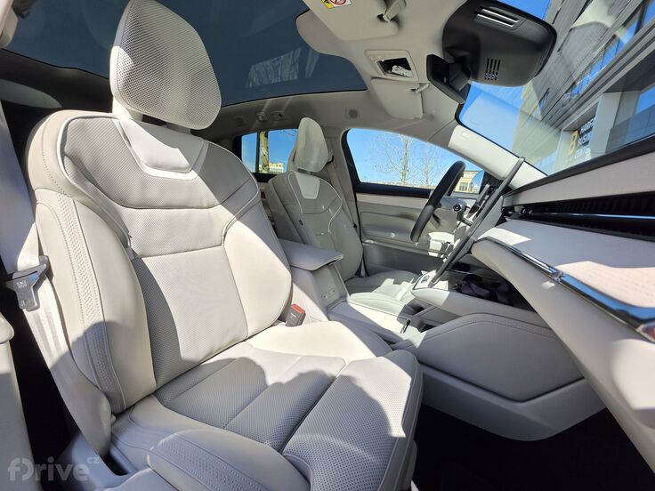 Volvo ES90