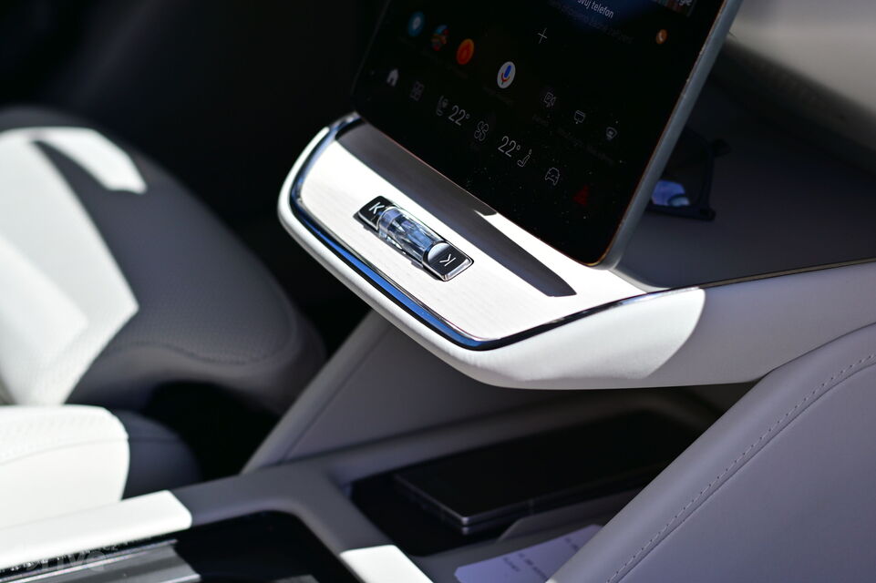Volvo ES90