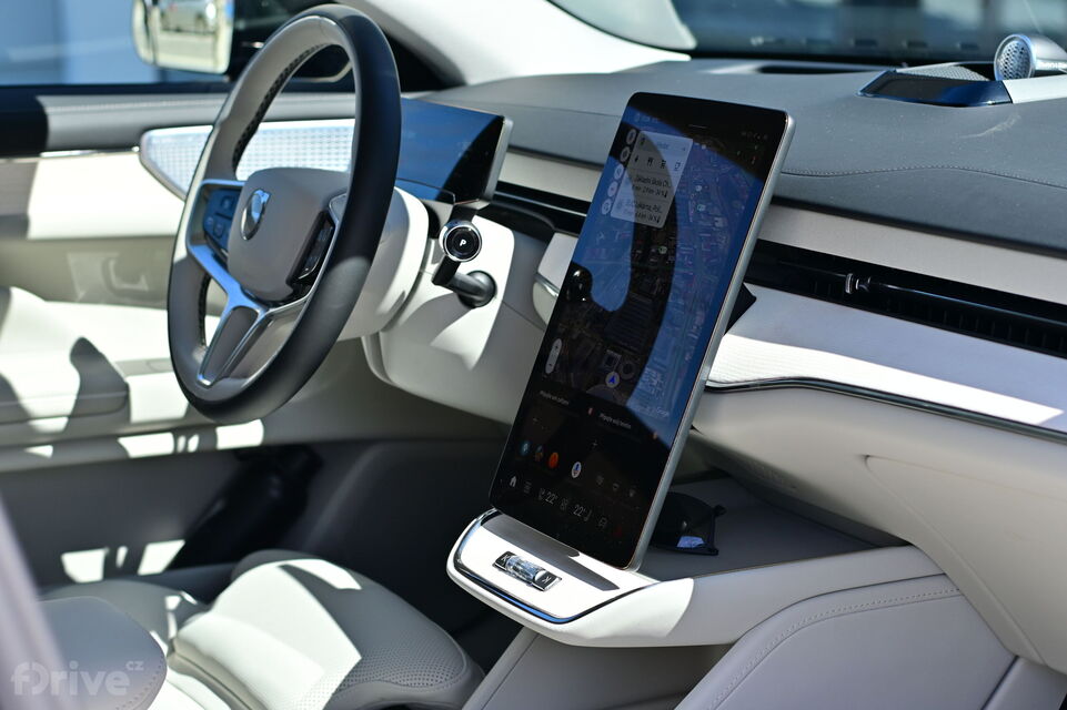Volvo ES90