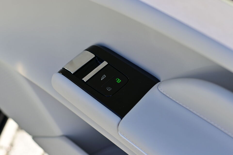 Volvo ES90