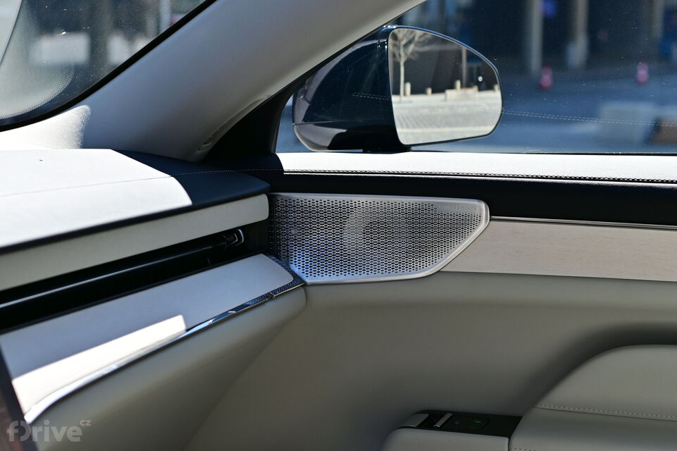 Volvo ES90