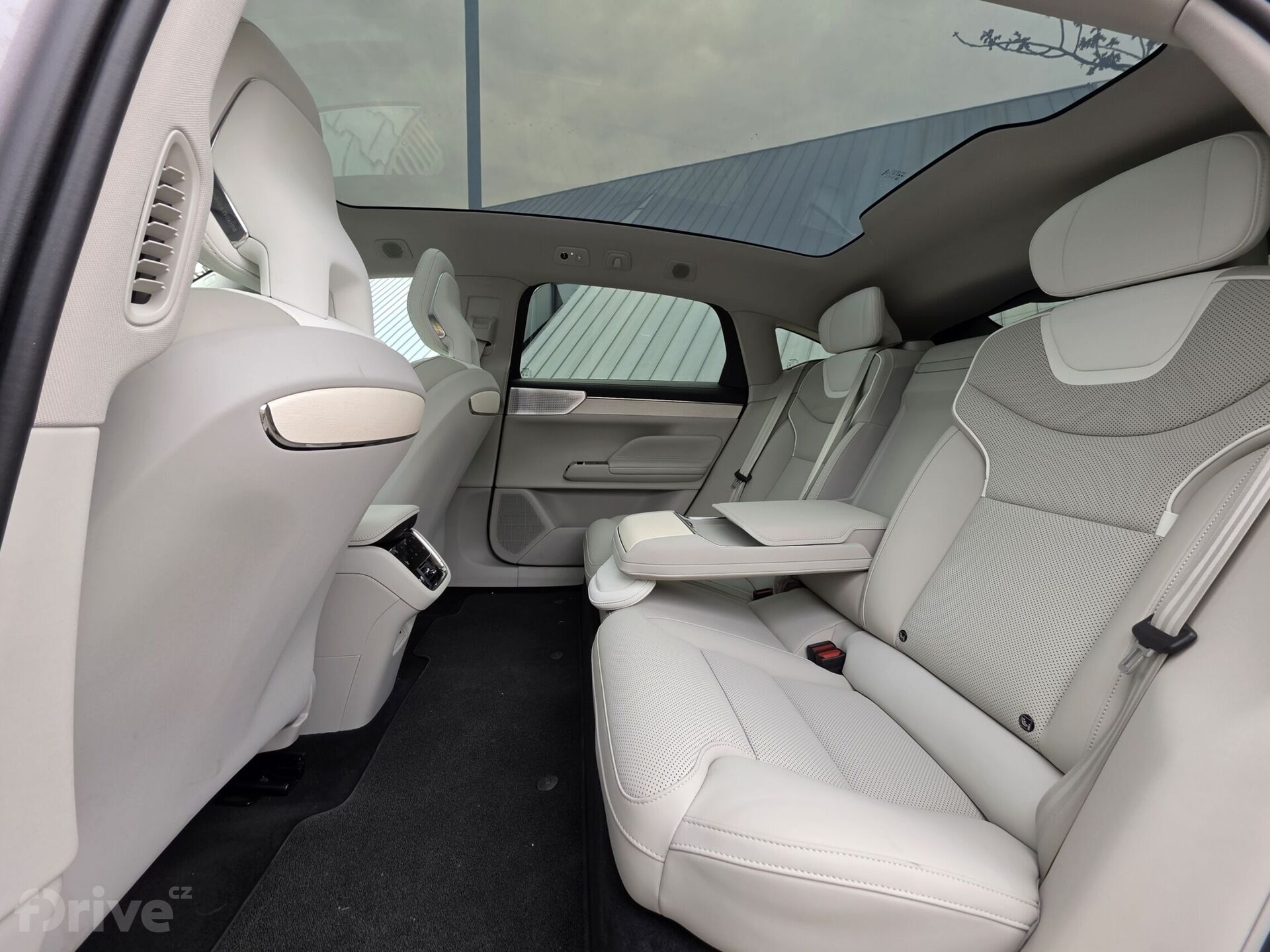 Volvo ES90