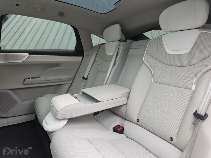 Volvo ES90