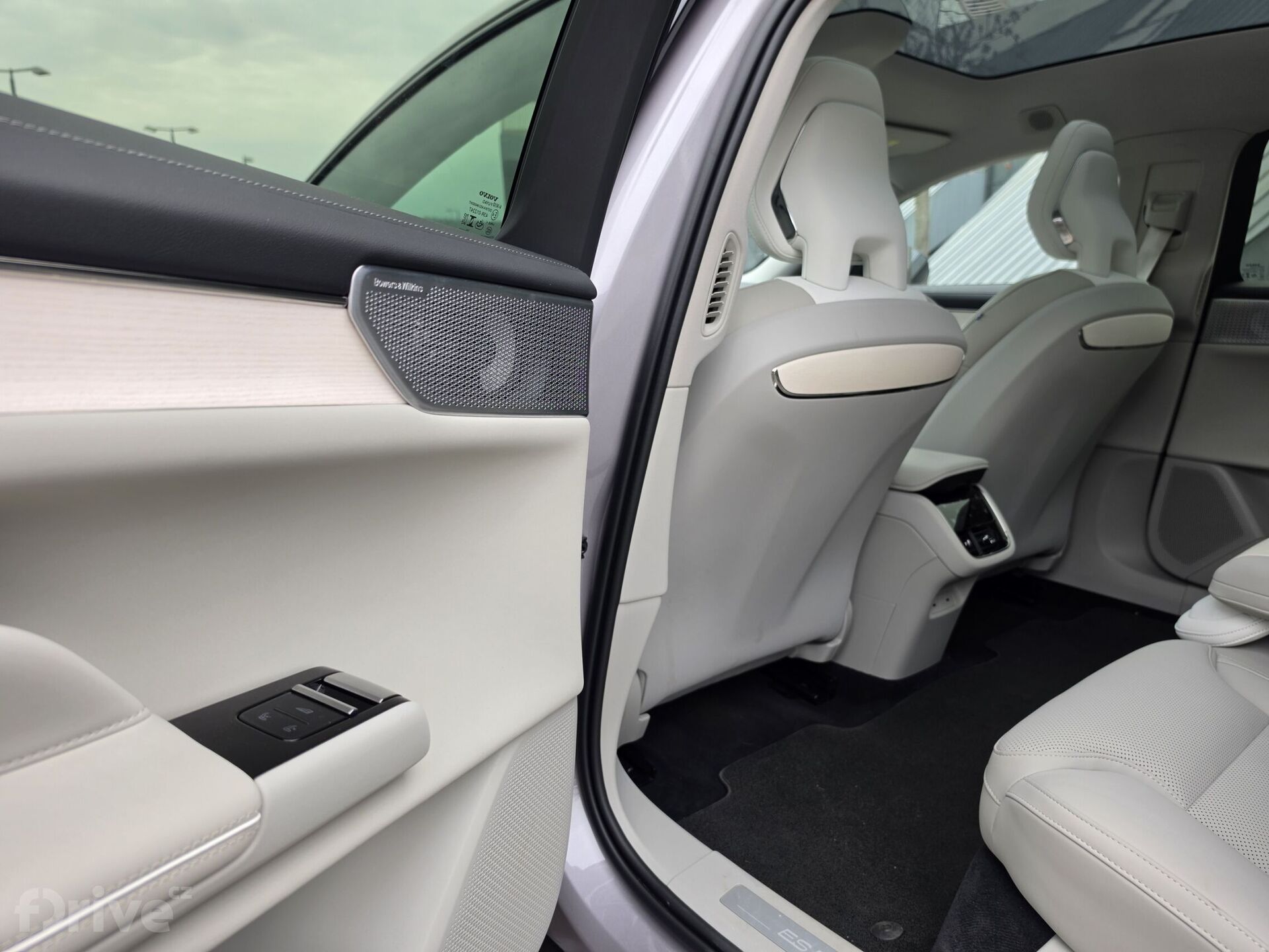 Volvo ES90