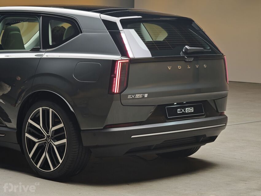 Volvo EX60 (2026)