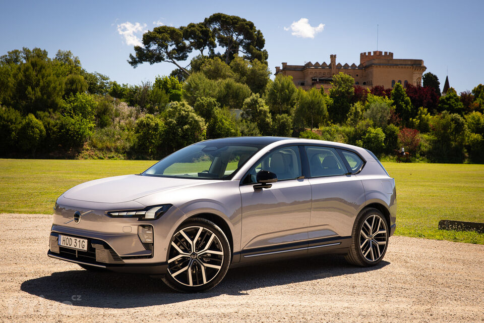 Volvo EX60 (2026)
