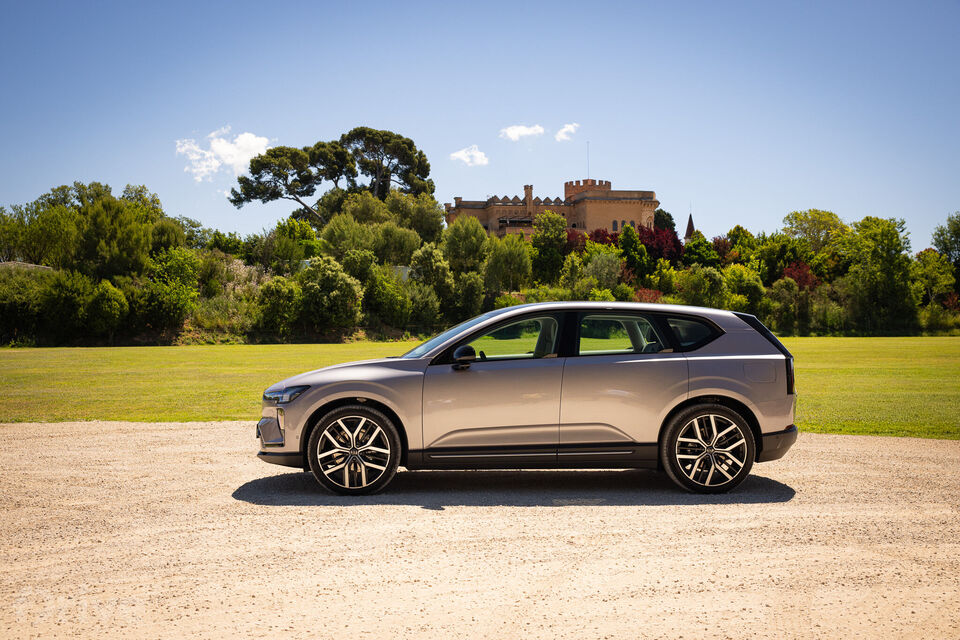 Volvo EX60 (2026)