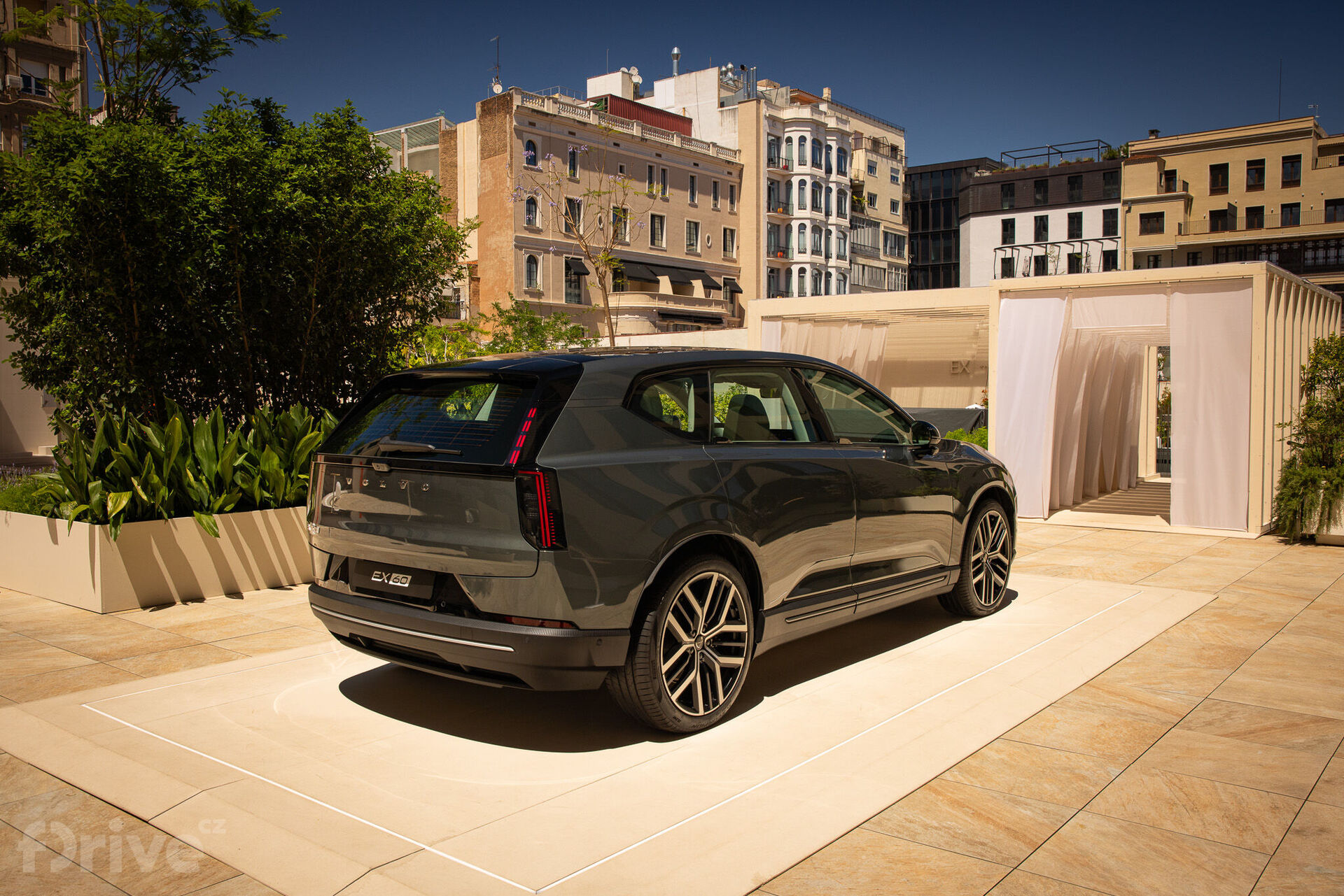 Volvo EX60 (2026)