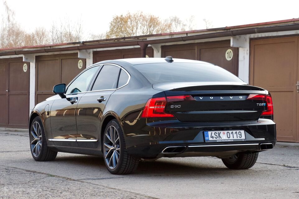 Volvo S90 (2015)