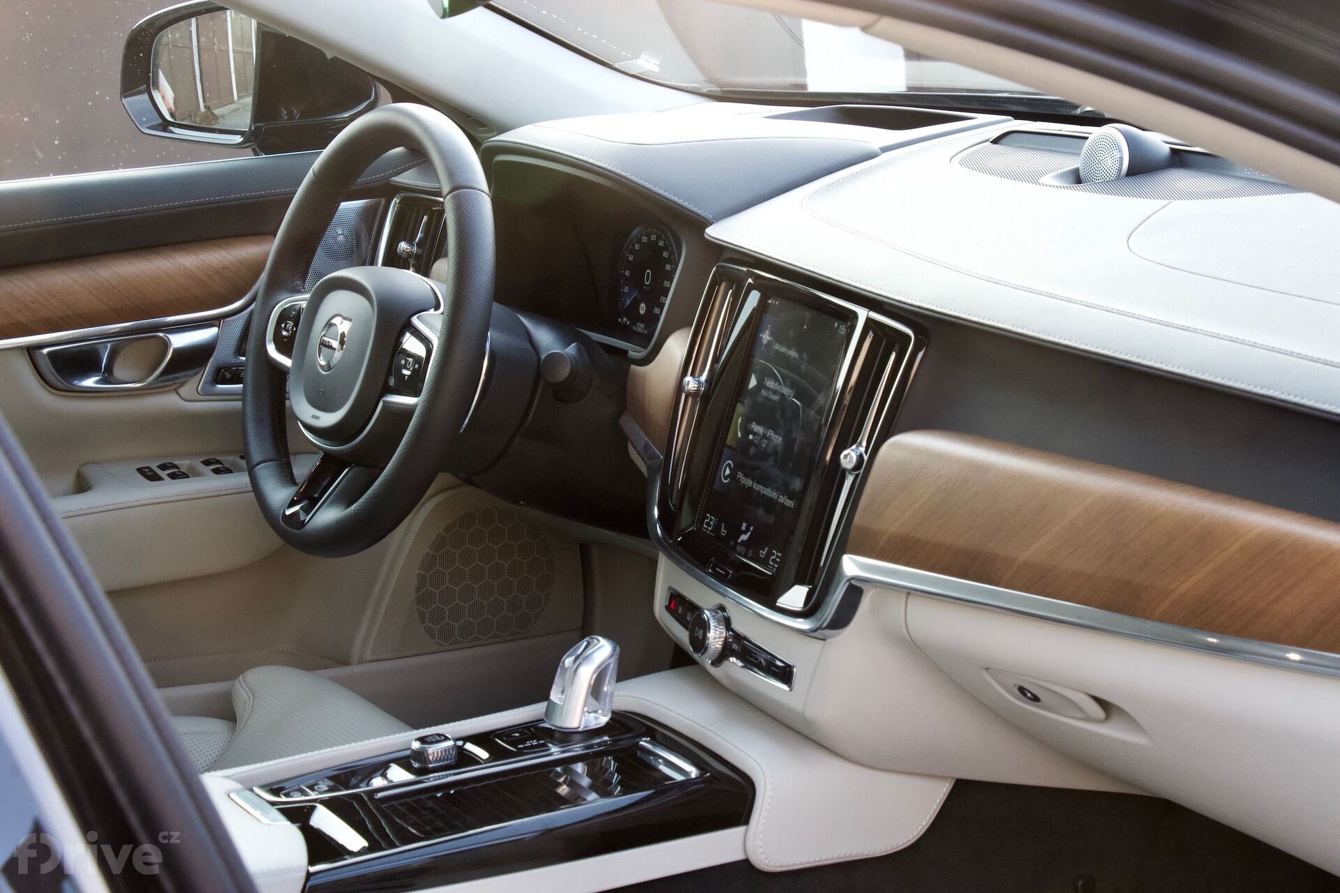 Volvo S90 (2015)