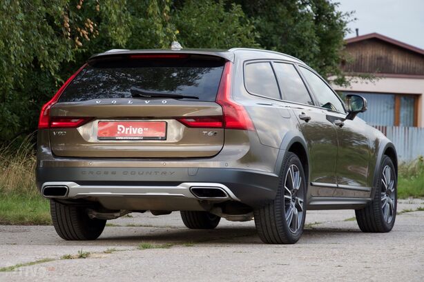 Volvo V90 Cross Country