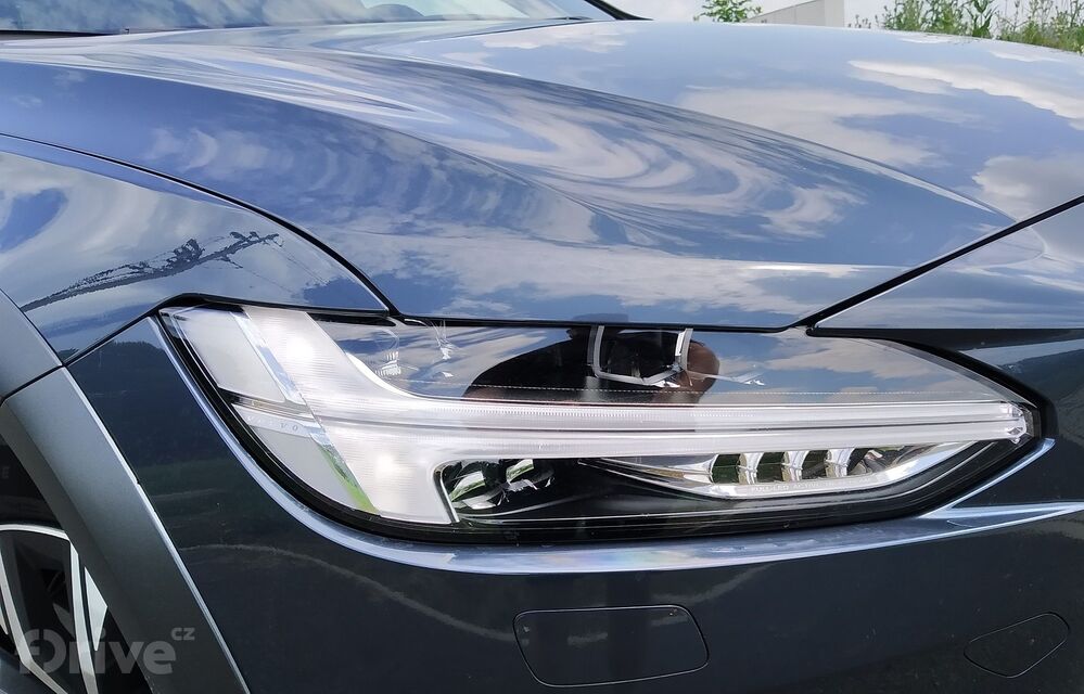 Volvo V90 Cross Country B5 (2021)