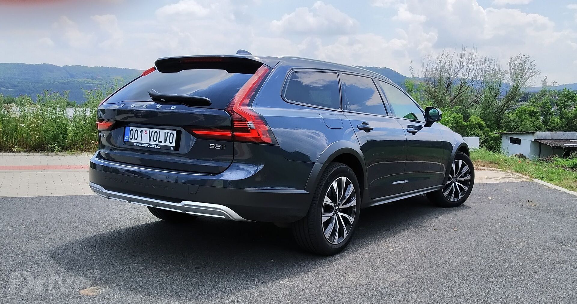 Volvo V90 Cross Country B5 (2021)